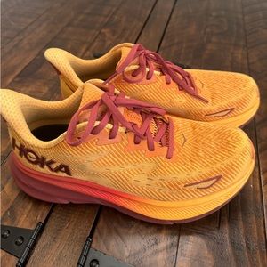 Womens Hoka Clifton Size 8